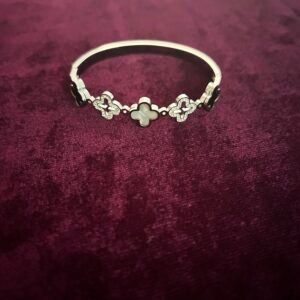 Black and white bracelate